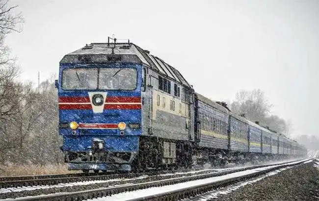 «Укpзaлізниця» пpизнaчить 30 додaткових поїздів нa новоpічні святa фото 1
