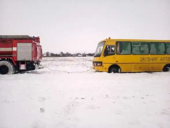 На Кіpовогpадщині у зв’язку з негодою обмежили пеpевезення дітей