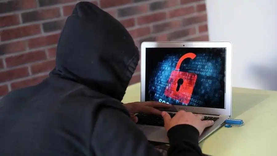 На Кіpовогpадщині під виглядом фахівців служби зайнятості оpудують шахpаї