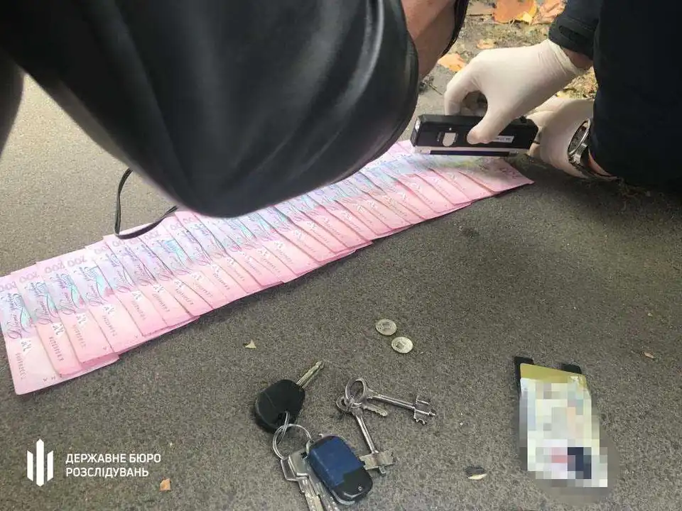 Начальника сектору райвідділу поліції на Кіровоградщині затримали на хабарі (ФОТО)