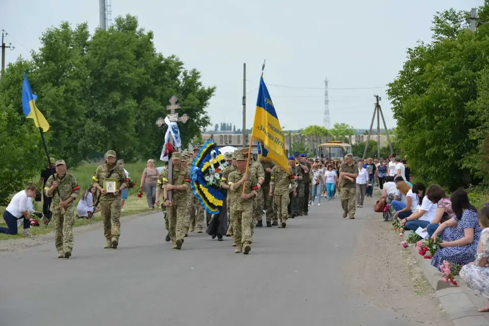 В громаді на Кіровоградщині попрощались із загиблим захисником (ФОТО)