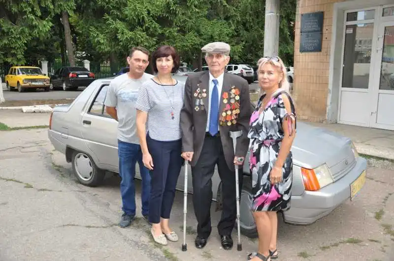 На Кіровоградщині ветерану подарували автомобіль (ФОТО)