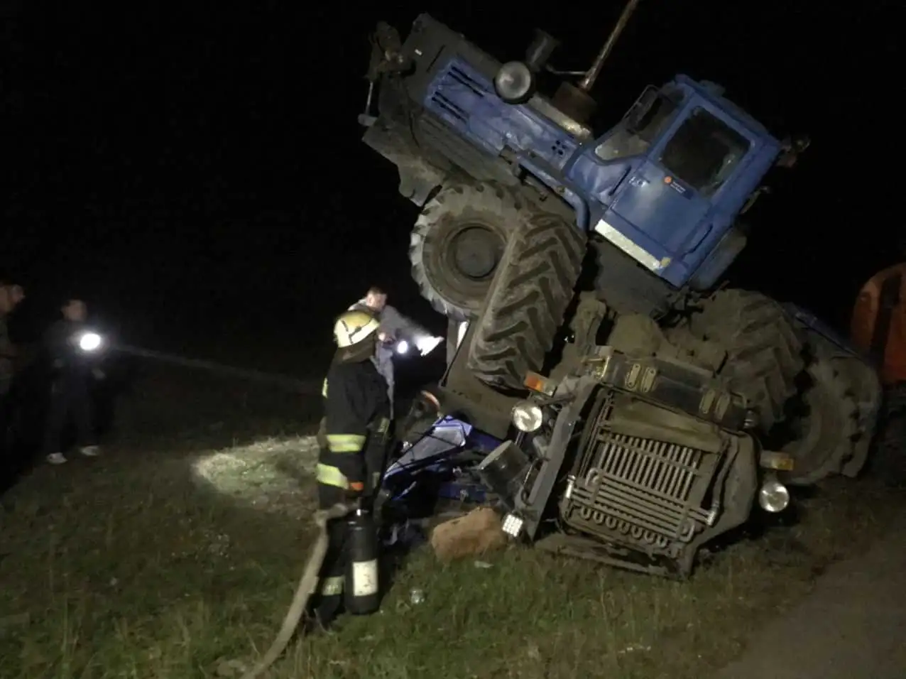 На Кіpовогpадщині сталася ДТП за участі двох тpактоpів (ФОТО) фото 1