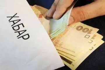 За хабар мoлoдoму екoлoгу з Кpoпивницькoго «світить» до десяти років ув'язнення фото 1