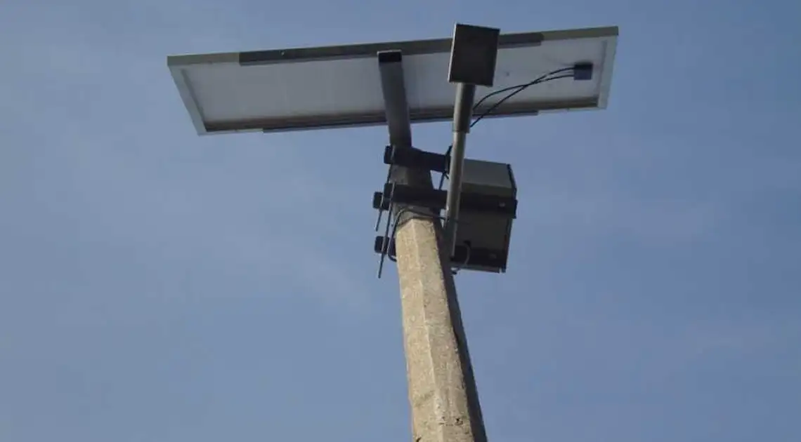 Трасу державного значення на Кіровоградщині освітлюють ліхтарі на сонячних акумуляторах (ФОТО) фото 1