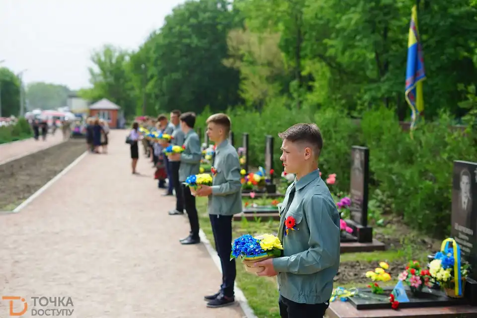 День пам'яті та примирення: у Кропивницькому вшанували загиблих героїв (ФОТО) фото 1