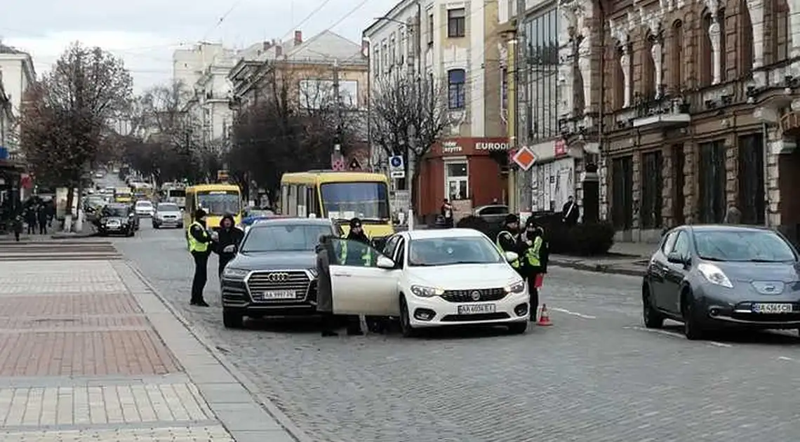 У центрі Кропивницького зіткнулися "Fiat" та "Audi" (ФОТО) фото 1