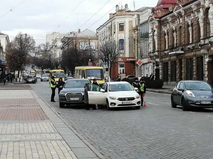 У центрі Кропивницького зіткнулися "Fiat" та "Audi" (ФОТО)