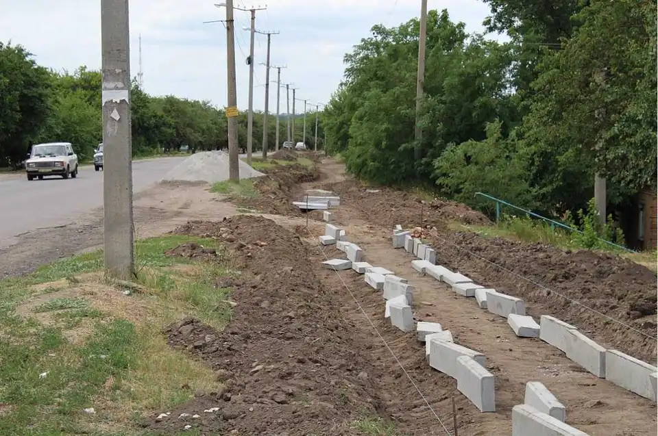 У Кропивницькому будують нові тротуари (ФОТО)