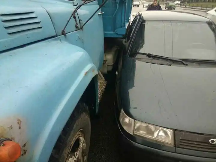 У Кропивницькому «ВАЗ» та «ЗІЛ» не поділили Вокзальну (ФОТО)