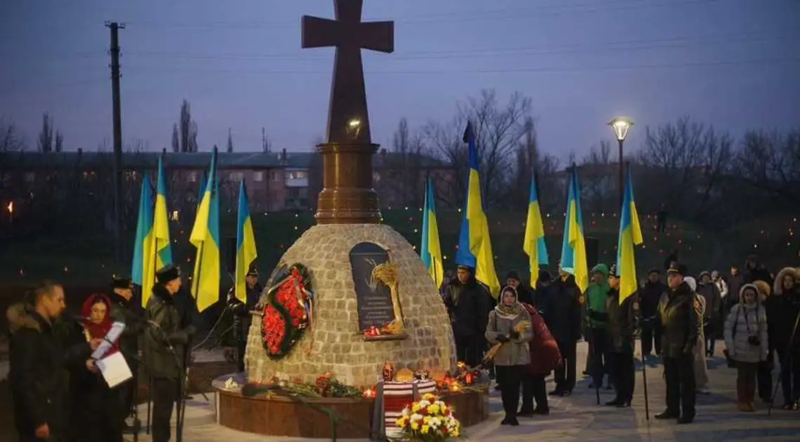 У Кропивницькому отримають нагороди жителі, які допомогали встановлювати пам'ятний знак жертвам Голодоморів (ФОТО) фото 1