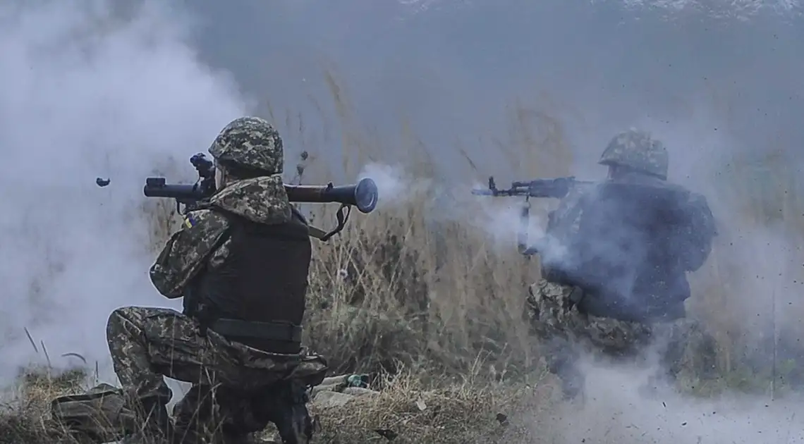 Російсько-окупаційні війська накрили Новогригорівку з важкої батареї, ЗСУ відкрили вогонь у відповідь (ВІДЕО) фото 1