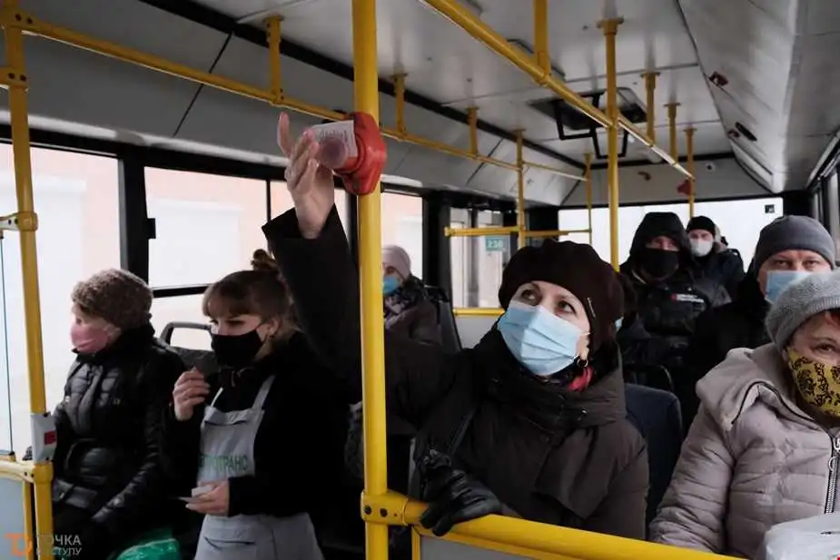 Кропивничанин подав до Кабміну петицію про збільшення кількості пасажирів у транспорті