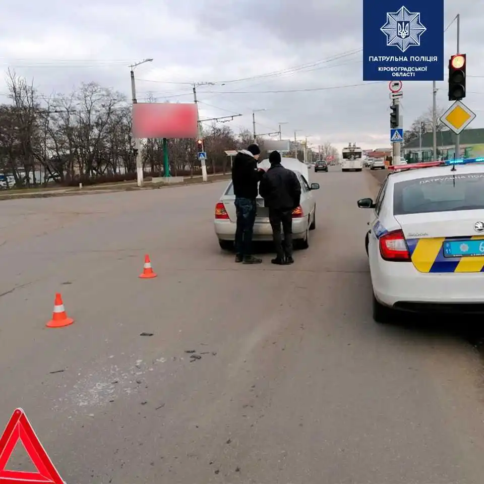 У Кропивницькому водій ВАЗа в’їхав у "Toyota" й зник із місця ДТП