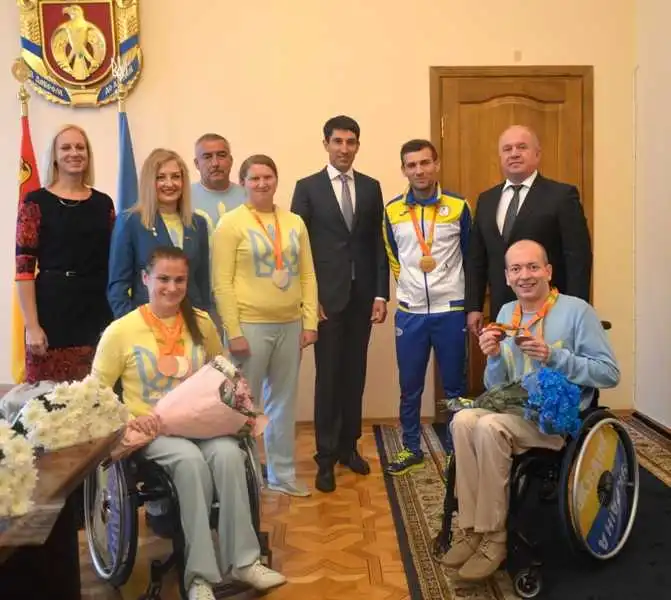 Кіровоградським паралімпійцям  вручили нагороди обласної ради (ФОТО) фото 1