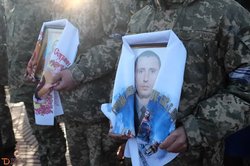 У Кропивницькому попрощалися із загиблим у зоні ООС Василем Лісіциним (ФОТО)