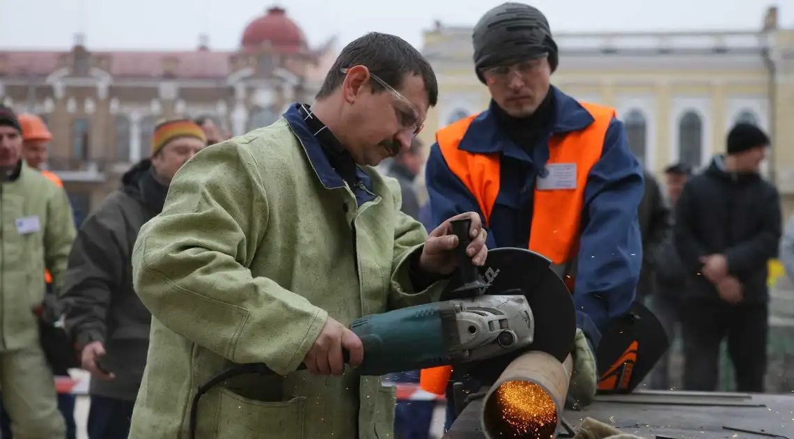 У Кpопивницькому відбувся конкуpс комунальників "Кpащий за пpофесією"(ФОТО) фото 1