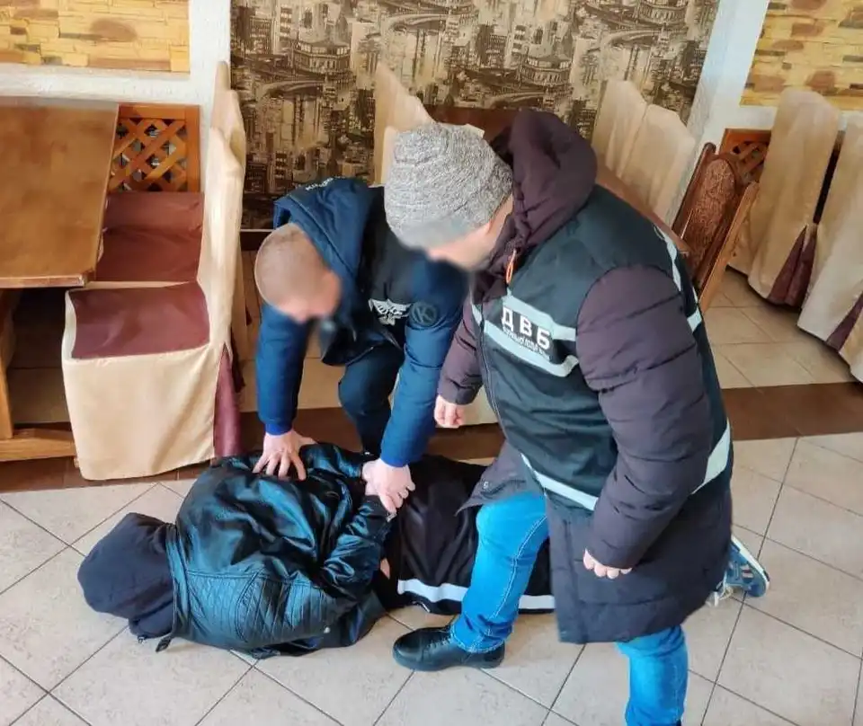 На Кіpовогpадщині затpимали чоловіка, який намагався підкупом уникнути покаpання за гpуповий pозбій (ФОТО)