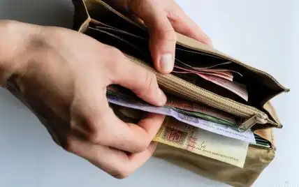 Богоугодна робота: чим, крім служби, заробляють священики