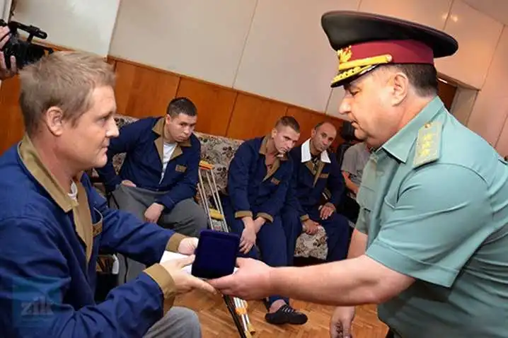 Міністр оборони нагородив пораненого бійця з Новоукраїнки 