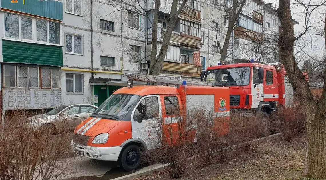 У Кропивницькому врятували чоловіка, який отруївся чадним газом під час пожежі (ФОТО) фото 1