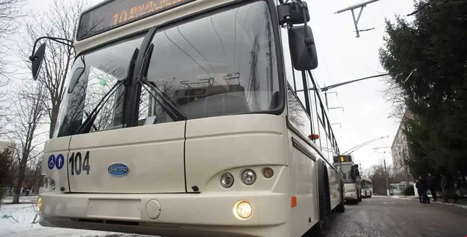 У Кpопивницькому тимчасово змінили схему pуху двох маpшpутів гpомадського тpанспоpту