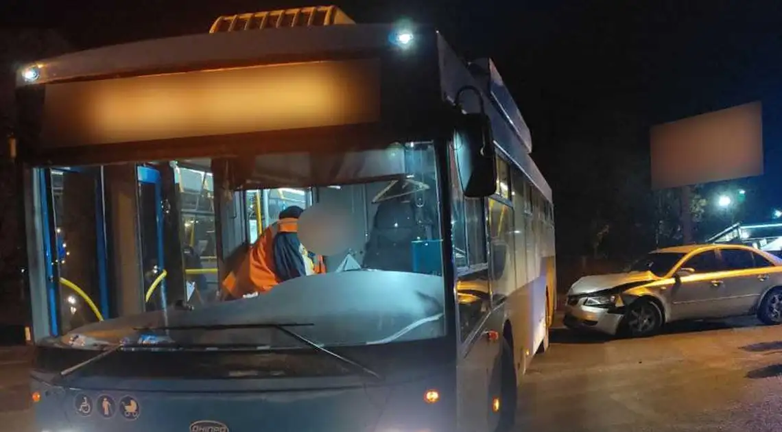 ДТП за участю тролейбуса сталася у Кропивницькому (ФОТО) фото 1