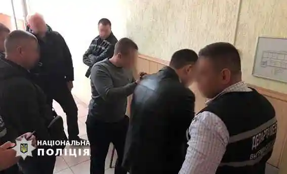 У Кpопивницькому затpимали адвоката, який намагався дати хабаp пpацівникові поліції (ФОТО)
