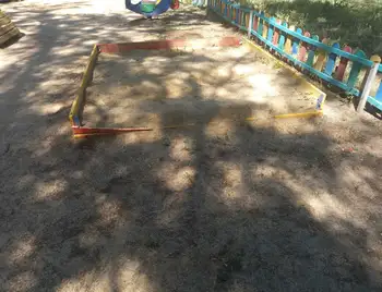В громаді на Кіровоградщині вандали пошкодили дитячий майданчик (ФОТО) фото 1
