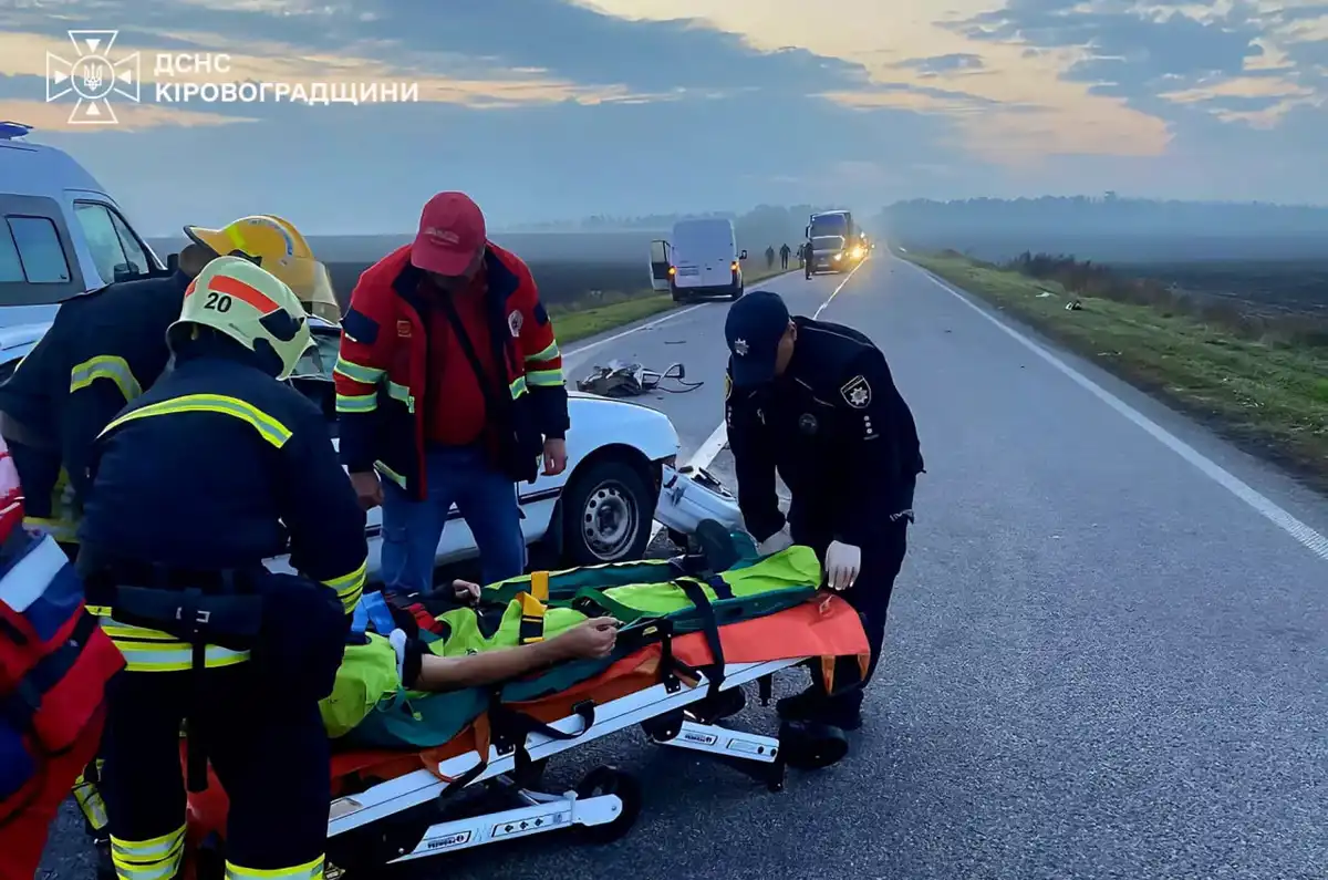 Рятувальники деблокували чоловіка з понівеченої автівки на Кіровоградщині