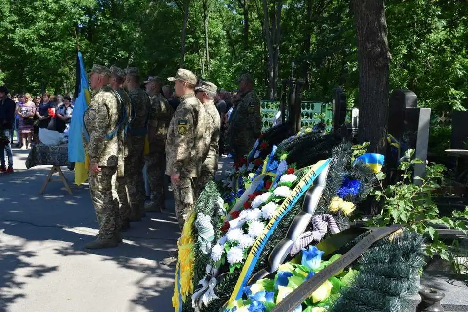 У Кропивницькому провели в останню путь загиблого захисника (ФОТО)