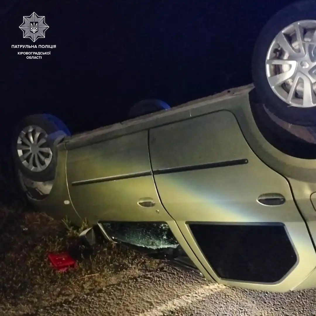 Dacia Logan перекинулася біля Великої Виски Кіровоградської області: водій був напідпитку