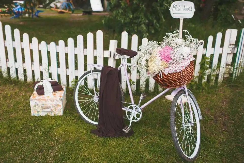 Велосипеди та корзинки з квітами: на Кіровоградщині створюють артзону (ФОТО)