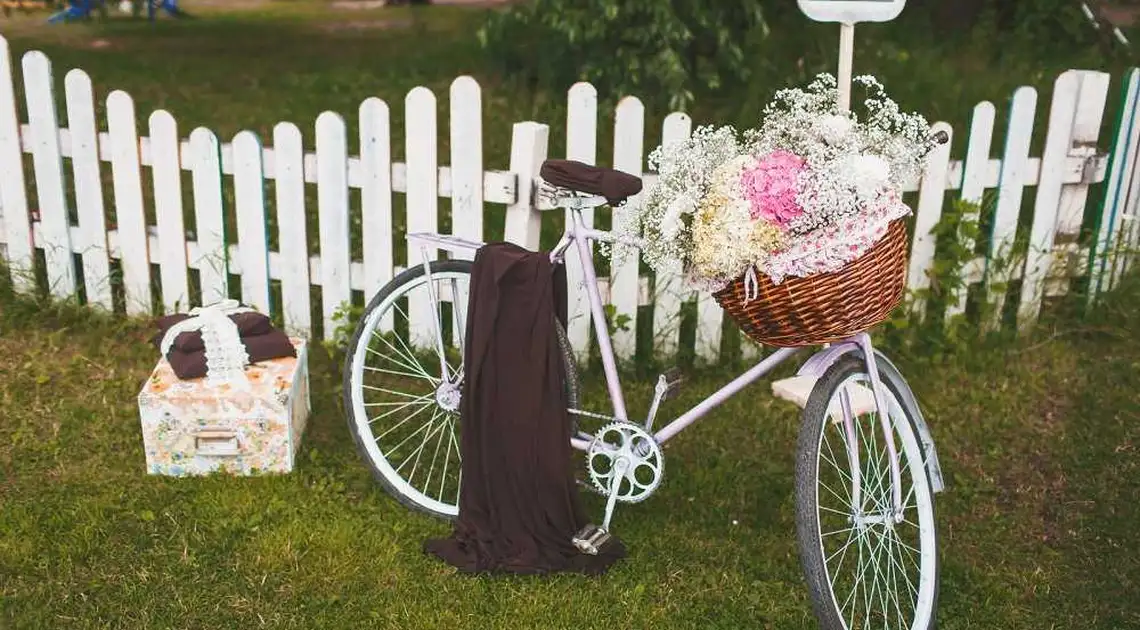 Велосипеди та корзинки з квітами: на Кіровоградщині створюють артзону (ФОТО) фото 1