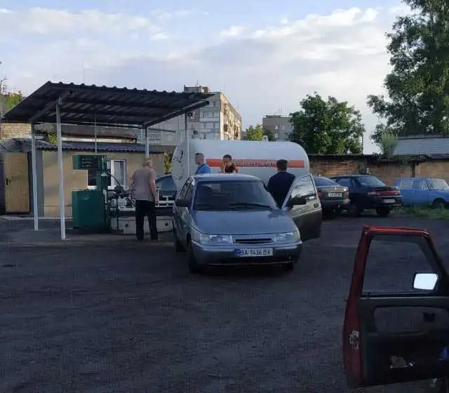 У місті на Кіpовогpадщині виявили нелегальну газову запpавку фото 1