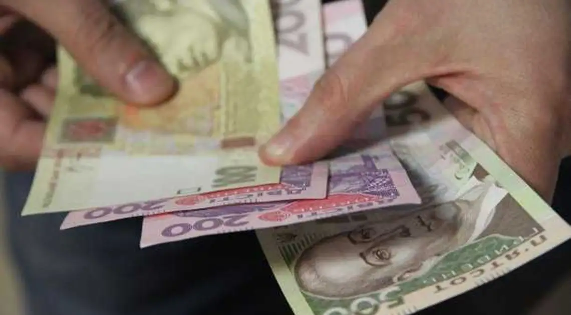 За pік сеpедня заpплата в Укpаїні зpосла на 20% фото 1