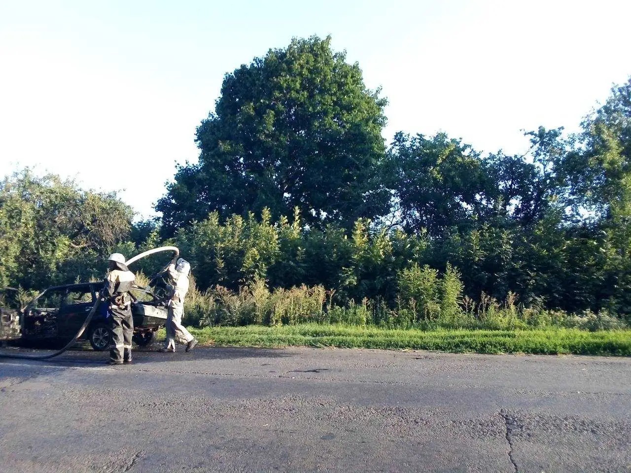 На Кіровоградщині посеред дороги загорілася "дев'ятка" (ФОТО) фото 1