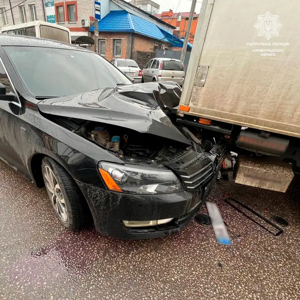 водійка Volkswagen Passat у Кропивницькому скоїла дтп