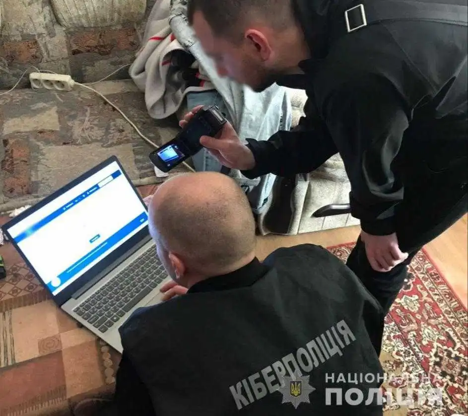 У Кропивницькому викрили шахраїв, які виманили гроші в родини вимушених переселенців
