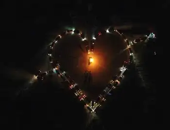 Серце з автомобілів у Кропивницькому: в мережі опублікували відео флешмобу фото 1