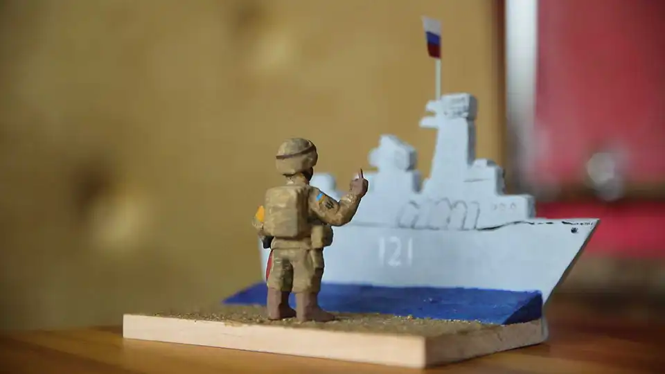 Крадії унітазів і будок: житель Кропивницького створив набір мініатюр "Мордорські мародери" (ФОТО)