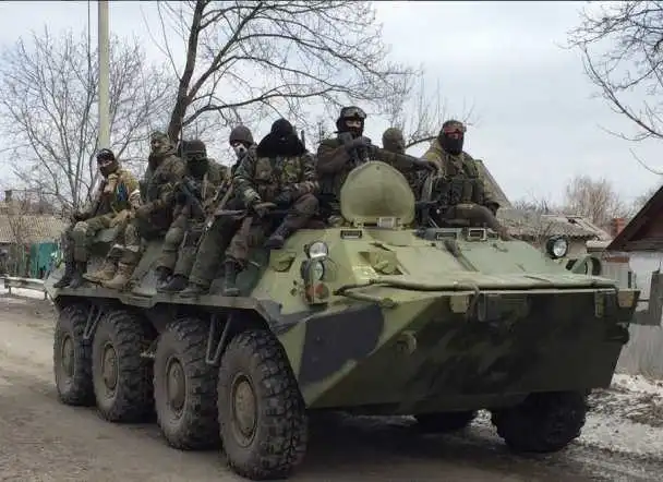 БТР бойовиків «ЛНР» під Новоолександрівкою зупинили вогнем на ураження (ВІДЕО)
