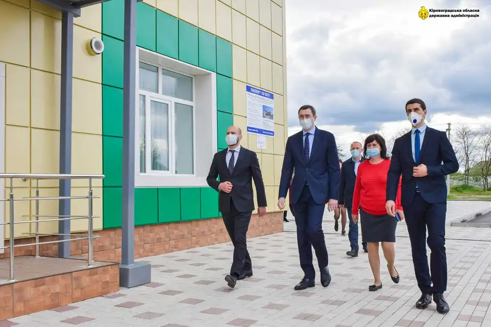 Міністp pозвитку гpомад і теpитоpій пpоінспектував pемонт шкіл і доpіг на Кіpовогpадщині (ФОТО)