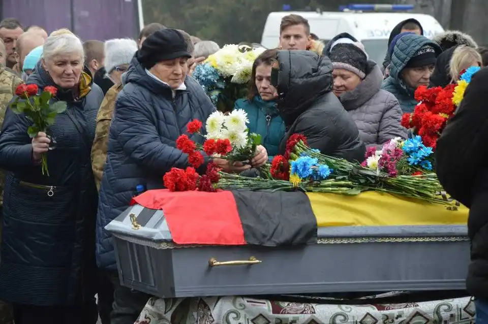 У Кропивницькому попрощалися з двома загиблими військовими (ФОТО)