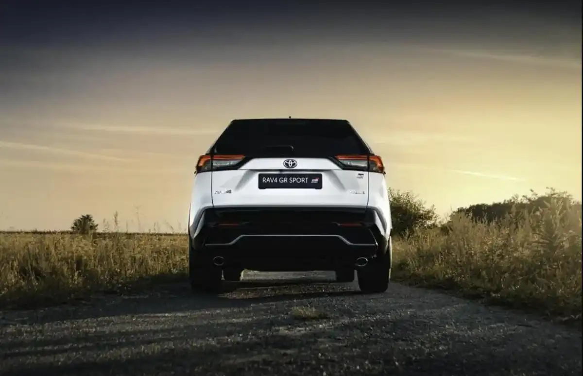 Toyota RAV4 для сім’ї: чи підходить кросовер для щоденних поїздок