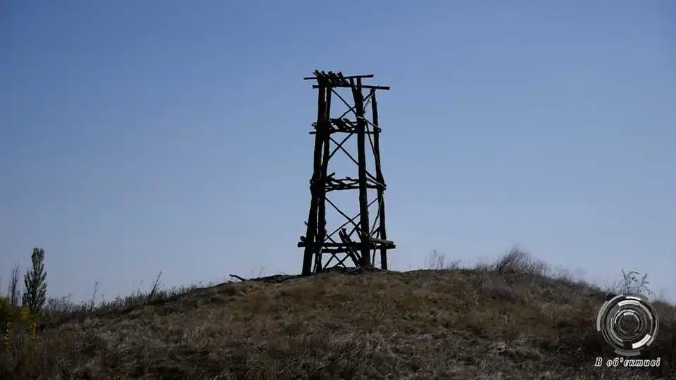 Кіровоградщина: на давньому кургані будують козацьку вежу (ФОТО)