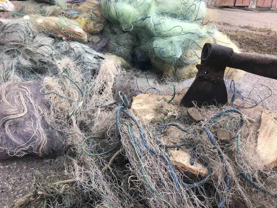 Рибоохоронний патруль Кіровоградщини знищив понад 8,5 км конфіскованих сіток для лову риби (ФОТО)