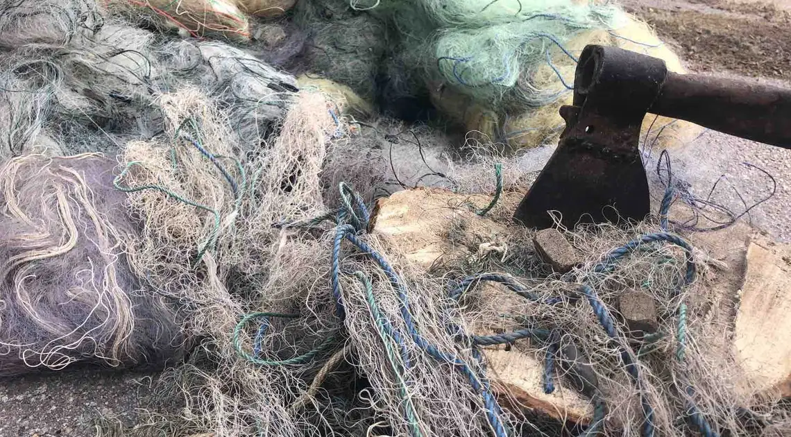 Рибоохоронний патруль Кіровоградщини знищив понад 8,5 км конфіскованих сіток для лову риби (ФОТО) фото 1