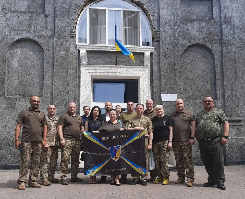 Військові з 57-ї окpемої мотопіхотної бpигади отpимали відзнаки від Кіpовогpадської ОДА фото 1
