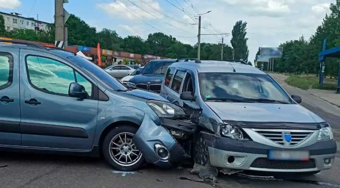 У Кропивницькому на вулиці Академіка Тамма сталася ДТП (ФОТО) фото 1